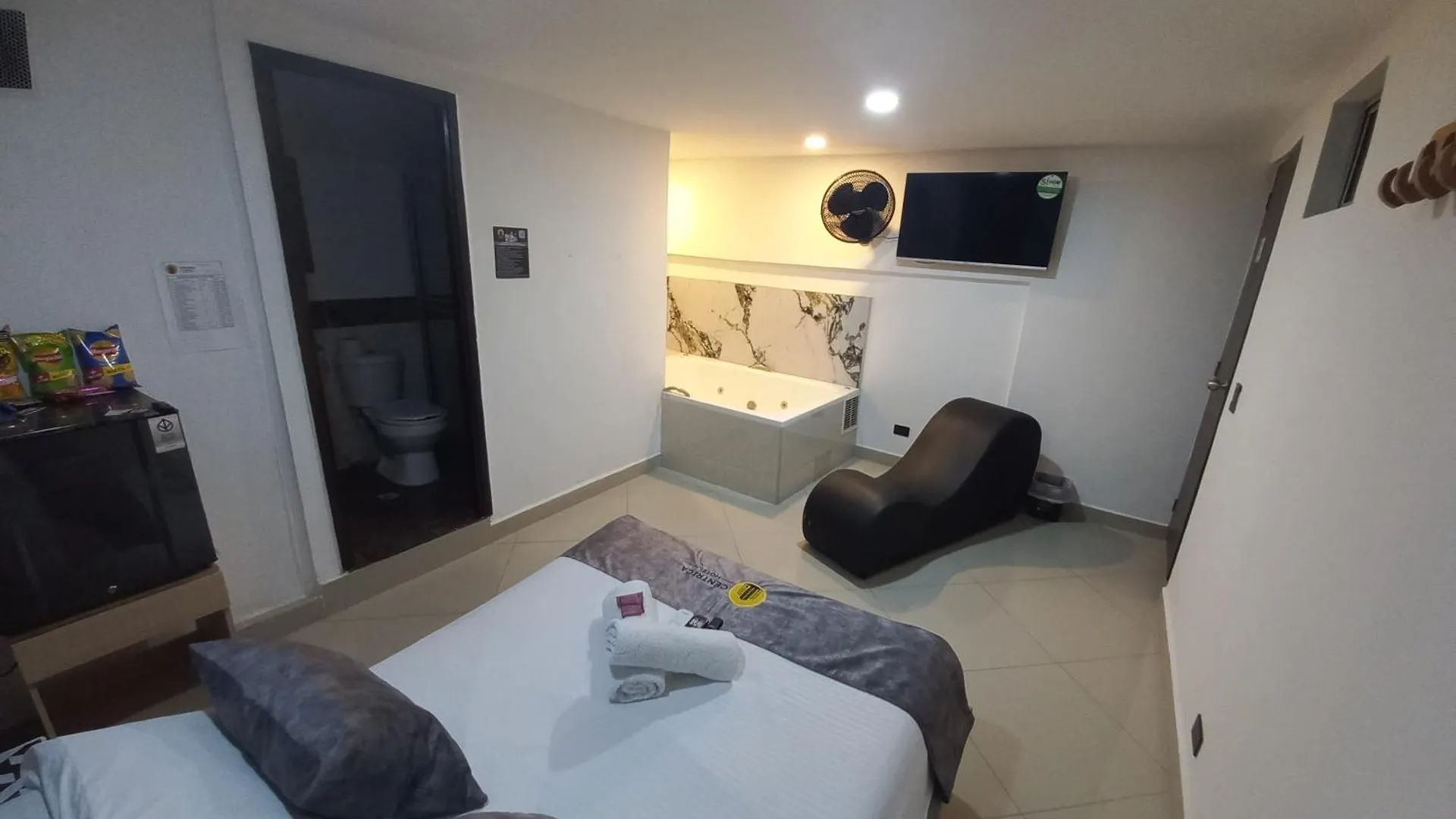 Hotel Centrica Del Palo 45 메딜린