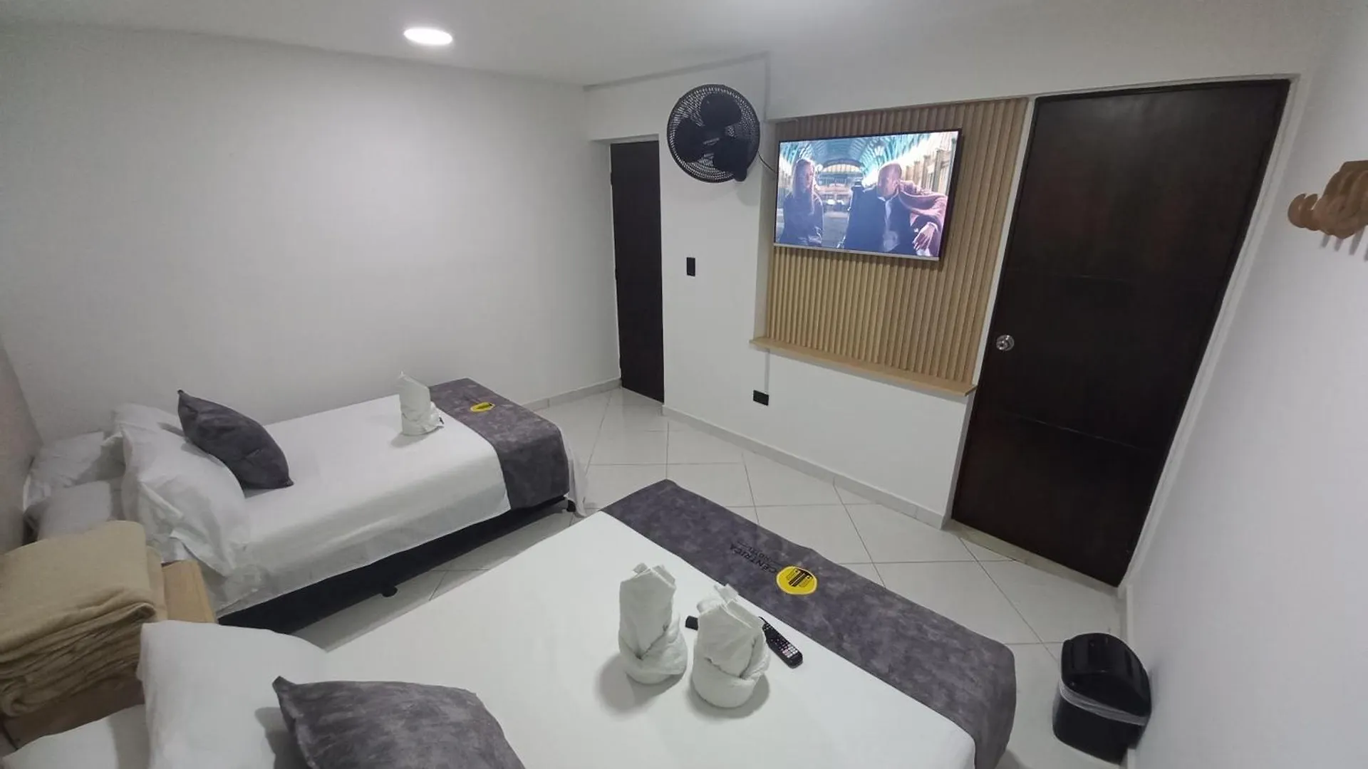 Hotel Centrica Del Palo 45 메딜린