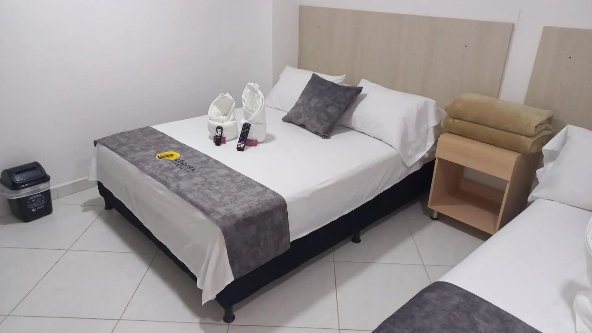 Hotel Centrica Del Palo 45 메딜린